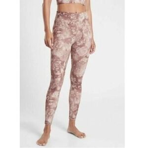 Athleta Elation Floral Printed Leggings Tights
Yoga Baby Pink Size Small